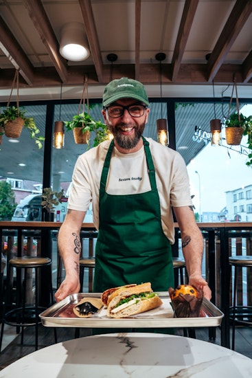LE BONHEUR DE TRAVAIL DANS NOTRE SOURIRE